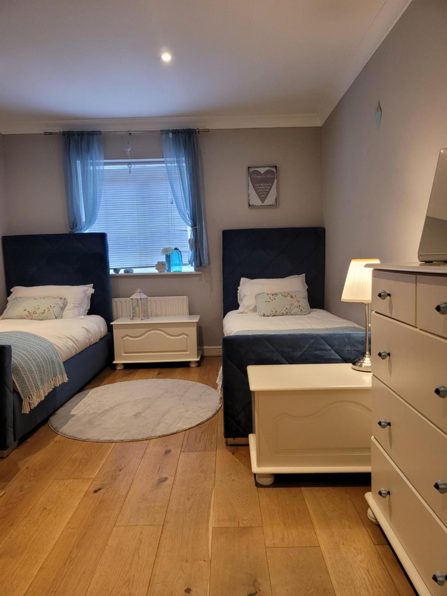 Three Bedroom Apartment By Beautiful Park London Exterior foto